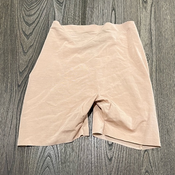 SKIMS Intimates & Sleepwear Nwt Skims Sheer Sculpt Low Back Short